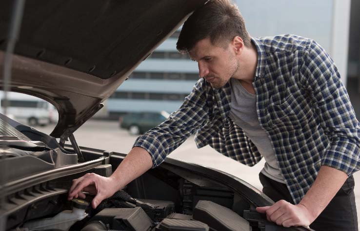 ¿Qué debes tener en cuenta al momento de cambiar la batería de tu carro?